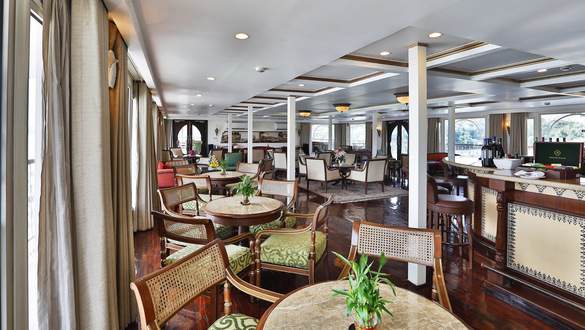 RV Ganges Voyager Lounge Bar ©CroisiEurope 13.JPG